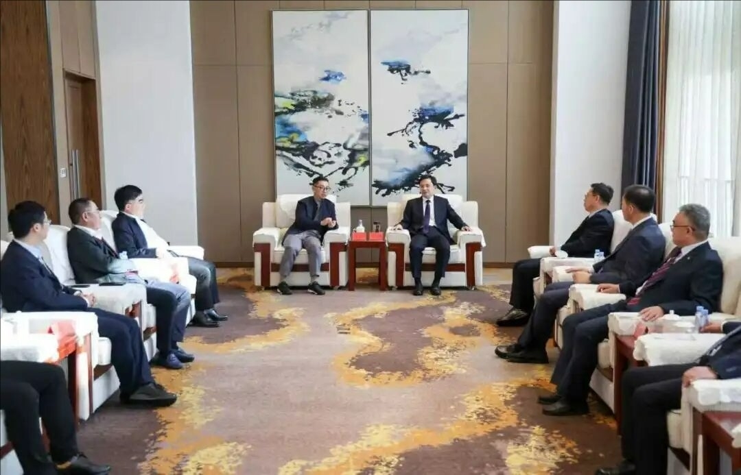 周金星齊海斌會見參加2025年烏海固態電池產業發展大會企業家代表